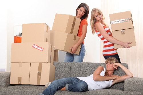 Final legal agreement for a UK removal van booking